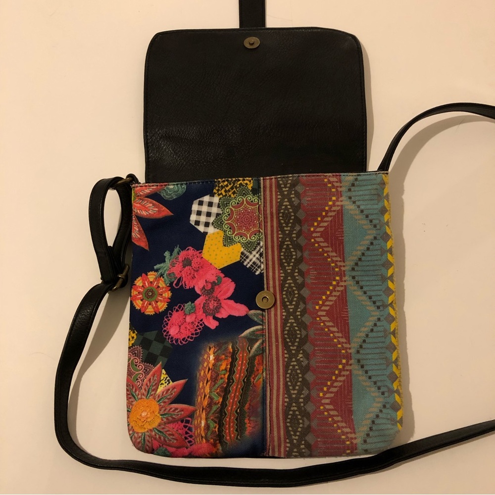 Boho floral and paisley crossbody bag with adjustable strap - Picture 8 of 16